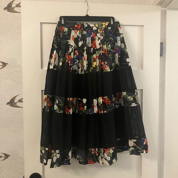 Banana Republic pleated A-line floral skirt size 4 - Picture 3 of 7